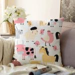- Farm animals background in children style - Realhomes  Sevimli Çiftlik Hayvanları Temalı Dijital Baskılı Özel Tasarım Modern Raşel Kadife Yastık Kırlent Kılıfı Realhomes