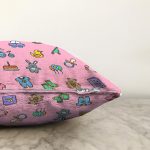 - Print - Realhomes Pembe Zeminde Bebek Odası Temalı Dijital Baskılı Özel Tasarım Modern Raşel Kadife Yastık Kırlent Kılıfı Realhomes