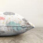 - Web - Realhomes Gülümseyen Bulut Temalı Dijital Baskılı Özel Tasarım Modern Raşel Kadife Yastık Kırlent Kılıfı Realhomes