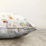 Kareli Zeminde Sevimli Tavşan Motifli Dijital Baskılı Özel Tasarım Modern Raşel Kadife Yastık Kırlent Kılıfı Realhomes