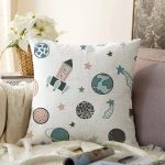 - Sonil-K1304-Gorsel - Realhomes Uzay Temalı Gezegen Ve Roket Desenli Dijital Baskılı Özel Tasarım Modern Raşel Kadife Yastık Kırlent Kılıfı Realhomes