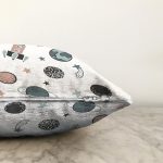 - Sonil-K1304-Gorsel-2 - Realhomes Uzay Temalı Gezegen Ve Roket Desenli Dijital Baskılı Özel Tasarım Modern Raşel Kadife Yastık Kırlent Kılıfı Realhomes