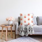 - Bear hugging heart seamless pattern background - Realhomes  Kalp Tutan Ayıcık Motifli Dijital Baskılı Özel Tasarım Modern Raşel Kadife Yastık Kırlent Kılıfı Realhomes