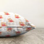 - Bear hugging heart seamless pattern background - Realhomes  Kalp Tutan Ayıcık Motifli Dijital Baskılı Özel Tasarım Modern Raşel Kadife Yastık Kırlent Kılıfı Realhomes