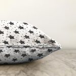 - Sonil-K1353-Gorsel-2 - Realhomes Beyaz Zemin Siyah Yıldız Motifli Dijital Baskılı Özel Tasarım Modern Raşel Kadife Yastık Kırlent Kılıfı Realhomes