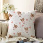 - Sonil-K1360-Gorsel - Realhomes  Sevimli Ayıcık Motifli Dijital Baskılı Özel Tasarım Modern Raşel Kadife Yastık Kırlent Kılıfı Realhomes