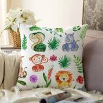 - Sonil-K1384-Gorsel - Realhomes Sevimli Orman Hayvanları Motifli Dijital Baskılı Özel Tasarım Modern Raşel Kadife Yastık Kırlent Kılıfı Realhomes