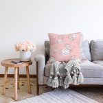 Pembe Zeminli Sevimli Kelebek Motifli Dijital Baskılı Özel Tasarım Modern Raşel Kadife Yastık Kırlent Kılıfı Realhomes