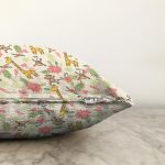 - Sonil-K1401-Gorsel-2 - Realhomes Orman Temalı Maymun Ve Zürafa Desenli Dijital Baskılı Özel Tasarım Modern Raşel Kadife Yastık Kırlent Kılıfı Realhomes