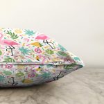 - Tropical pattern with flamingos - Realhomes Pembe Flamingo Motifli Dijital Baskılı Özel Tasarım Modern Raşel Kadife Yastık Kırlent Kılıfı Realhomes