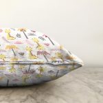 - Seamless pattern with cute giraffe - Realhomes  Palmiye Zürafa Desenli Dijital Baskılı Özel Tasarım Modern Raşel Kadife Yastık Kırlent Kılıfı Realhomes