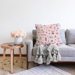 Pembe Zeminde Bebek Oyuncakları Dijital Baskılı Özel Tasarım Modern Raşel Kadife Yastık Kırlent Kılıfı Realhomes