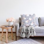 Puanlı Gri Zeminde Koyun Desenli Dijital Baskılı Özel Tasarım Modern Raşel Kadife Yastık Kırlent Kılıfı Realhomes