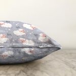 Puanlı Gri Zeminde Koyun Desenli Dijital Baskılı Özel Tasarım Modern Raşel Kadife Yastık Kırlent Kılıfı Realhomes