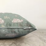 Yeşil Zeminde Sevimli Tavşan Desenli Dijital Baskılı Özel Tasarım Modern Raşel Kadife Yastık Kırlent Kılıfı Realhomes