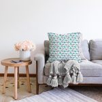 - Print - Realhomes Çizgili Zeminde Renkli Kurdele Motifli Dijital Baskılı Özel Tasarım Modern Raşel Kadife Yastık Kırlent Kılıfı Realhomes