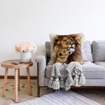 - Sonil-K149-Gorsel-1 - Realhomes  Aslan Desenli Dijital Baskılı Dekoratif Modern Raşel Kadife Yastık Kırlent Kılıfı Realhomes