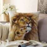 - Sonil-K149-Gorsel - Realhomes  Aslan Desenli Dijital Baskılı Dekoratif Modern Raşel Kadife Yastık Kırlent Kılıfı Realhomes