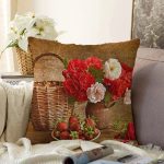 - Sonil-K1508-Gorsel - Realhomes Vazoda Güller Ve Çilek Sepeti Desenli Dijital Baskılı Dekoratif Modern Raşel Kadife Yastık Kırlent Kılıfı Realhomes
