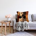 Gül Tutan Sevimli Köpek Yavrusu Dijital Baskılı Dekoratif Modern Raşel Kadife Yastık Kırlent Kılıfı Realhomes