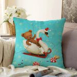 - Sonil-K195-Gorsel - Realhomes  Sevimli Ayıcık Desenli Dijital Baskılı Dekoratif Modern Raşel Kadife Yastık Kırlent Kılıfı Realhomes