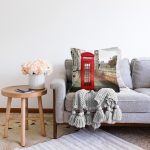 - Sonil-K229-Gorsel-1 - Realhomes Kırmızı Telefon Kulübesi Tasarımlı Dijital Baskılı Dekoratif Raşel Kadife Yastık Kırlent Kılıfı Realhomes