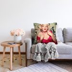 - Sonil-K23-Gorsel-1 - Realhomes Osmanlıda Halıcılar Temalı Dijital Baskılı Dekoratif Raşel Kadife Yastık Kırlent Kılıfı Realhomes