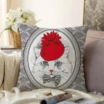 - Sonil-K300-Gorsel - Realhomes  Kırmızı Şapkalı Kedi Tasarımlı Dijital Baskılı Dekoratif Raşel Kadife Yastık Kırlent Kılıfı Realhomes