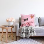 Pembe Zeminde Yaz Temalı Raşel Kadife Yastık Kırlent Kılıfı Realhomes