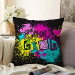 Siyah Zeminde Cool Tasarımlı Dijital Baskılı Raşel Kadife Yastık Kırlent Kılıfı Realhomes