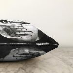 Siyah - Beyaz Fornosetti Tasarımlı Modern Dekoratif Raşel Kadife Yastık Kırlent Kılıfı Realhomes