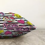 - Sonil-K3454-Gorsel-2 - Realhomes Realhomes Kiss Love Pop Art Tasarımlı Dijital Baskılı Modern Raşel Kadife Yastık Kırlent Kılıfı Realhomes