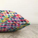 - Sonil-K3460-Gorsel-2 - Realhomes Modern Renkli Üçgen Tasarımlı Dijital Baskılı Modern Raşel Kadife Yastık Kırlent Kılıfı Realhomes