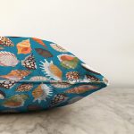 Realhomes Mavi Zeminde Deniz Kabukları Dijital Baskılı Modern Şönil Yastık Kırlent Kılıfı Realhomes