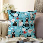 - Sonil-K3488-Gorsel - Realhomes Mavi Zeminli Kedicikler Özel Tasarımlı Modern Raşel Kadife Yastık Kırlent Kılıfı Realhomes