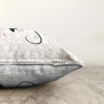 - Sonil-K3603-Gorsel-2 - Realhomes Beyaz Zeminde Çiçek Motifli Özel Tasarım Dijital Baskılı Modern Raşel Kadife Yastık Kırlent Kılıfı Realhomes