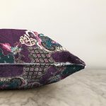 - Sonil-K3679-Gorsel-2 - Realhomes Mor zeminli 3D Dijital Baskılı Modern Raşel Kadife Yastık Kırlent Kılıfı Realhomes