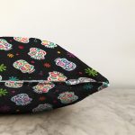 Siyah Zeminde Renkli Motifler Dijital Baskılı Modern Raşel Kadife Yastık Kırlent Kılıfı Realhomes