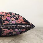 - Sonil-K3724-Gorsel-2 - Realhomes  Çerçeve İçinde Çiçek Motifli Özel Tasarım Dijital Baskılı Modern Raşel Kadife Yastık Kırlent Kılıfı Realhomes