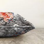 Zebra Desen Zeminde Çiçek Motifli Özel Tasarım Dijital Baskılı Modern Raşel Kadife Yastık Kırlent Kılıfı Realhomes