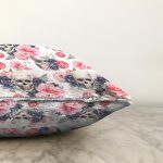 - Sonil-K3777-Gorsel-2 - Realhomes Beyaz Zeminde Kurukafa Motifli Özel Tasarım Dijital Baskılı Modern Raşel Kadife Yastık Kırlent Kılıfı Realhomes