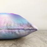 Silik Zeminde Beyaz Çiçek Motifli Tasarım Dijital Baskılı Modern Raşel Kadife Yastık Kırlent Kılıfı Realhomes