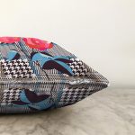 - Sonil-K3862-Gorsel-2 - Realhomes  Ekose Zeminde Kırmızı Çiçekler Dijital Baskılı Modern Raşel Kadife Yastık Kırlent Kılıfı Realhomes