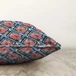 Mavi zeminde Geometrik Motifler Dijital Baskılı Modern Raşel Kadife Yastık Kırlent Kılıfı Realhomes