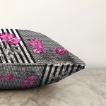 - Sonil-K3903-Gorsel-2 - Realhomes  Çizgili Kaz Ayaklı Zeminde Çiçek Desenli Özel Tasarım Dijital Baskılı Modern Raşel Kadife Yastık Kırlent Kılıfı Realhomes