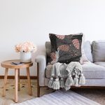 Koyu Renk Zeminde Soyut Yaprak Desenli Özel Tasarım Dijital Baskılı Modern Raşel Kadife Yastık Kırlent Kılıfı Realhomes