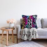 Siyah Zeminde Renkli Geometrik Desenli Özel Tasarım Dijital Baskılı Modern Raşel Kadife Yastık Kırlent Kılıfı Realhomes