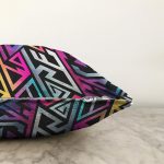 Siyah Zeminde Renkli Geometrik Desenli Özel Tasarım Dijital Baskılı Modern Raşel Kadife Yastık Kırlent Kılıfı Realhomes