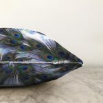 - Sonil-K3970-Gorsel-2 - Realhomes Tavus Kuşu Tüyü Desenli Özel Tasarım Dijital Baskılı Modern Raşel Kadife Yastık Kırlent Kılıfı Realhomes