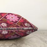 - Sonil-K3972-Gorsel-2 - Realhomes Kırmızı Zeminli Çiçek Desenli Özel Tasarım Dijital Baskılı Modern Raşel Kadife Yastık Kırlent Kılıfı Realhomes